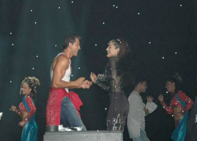 Hrithik Roshan dancing with Amisha Patel